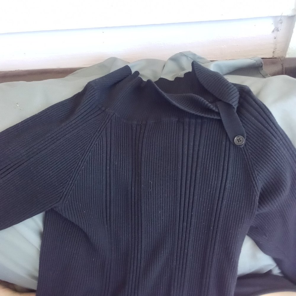 Nice black women's Mid length sleeve shirt